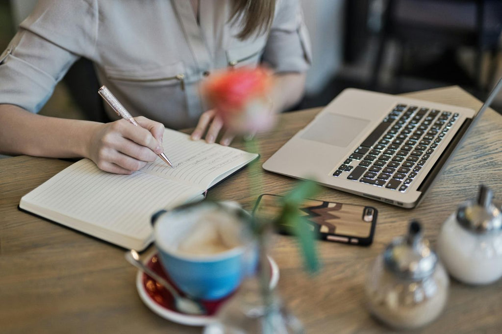 100 Best 5 Minute Journal Prompts for Mindfulness, Gratitude, & Growth